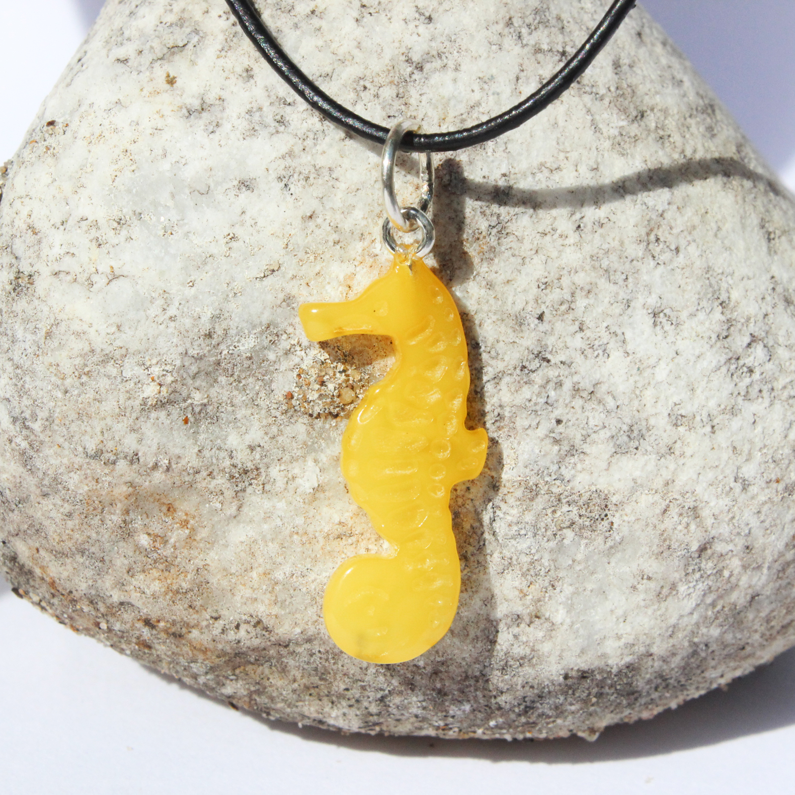 Butter Amber Seahorse Pendant