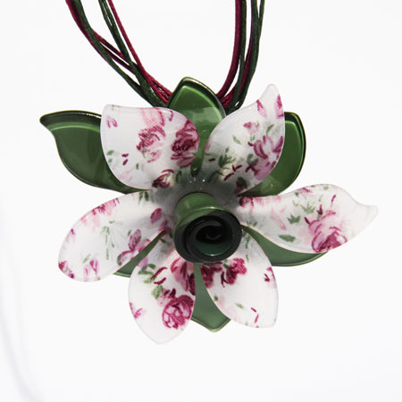 Pretty Floral Pendant-Necklace 1533
