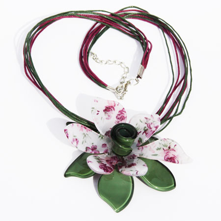 Pretty Floral Pendant-Necklace 1533